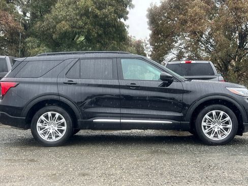 Used 2025 Ford Explorer Active w/ Active Comfort Package image 3