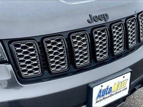 Used 2021 Jeep Grand Cherokee Laredo X AWD/4WD image 39