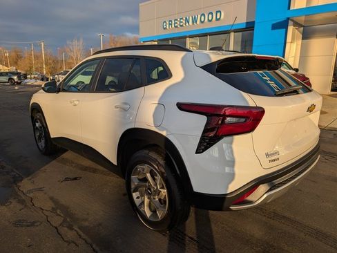 Used 2024 Chevrolet Trax LT w/ Driver Confidence Package image 3