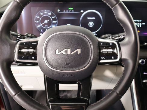 Used 2024 Kia Carnival SX FWD image 4