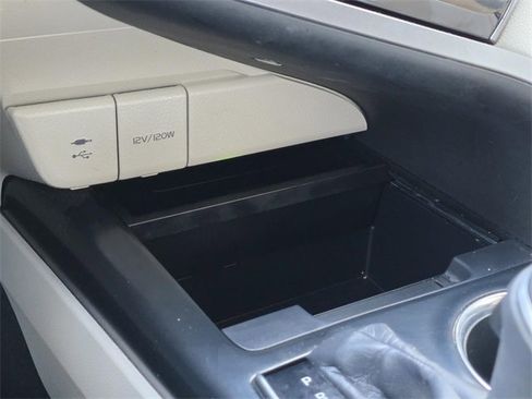 Used 2019 Toyota Camry XLE image 18