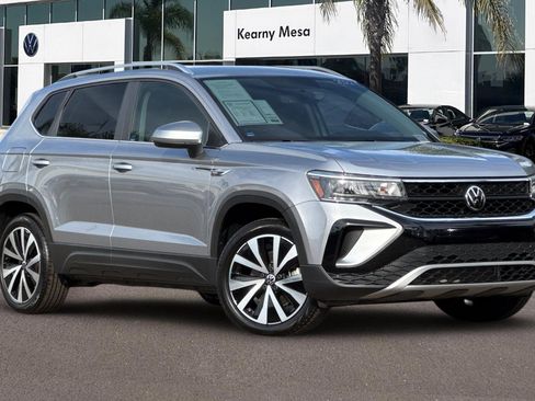 Used 2022 Volkswagen Taos SE image 2