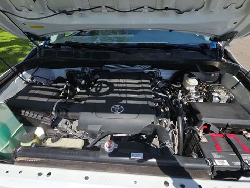 Used 2019 Toyota Sequoia SR5 AWD/4WD image 5