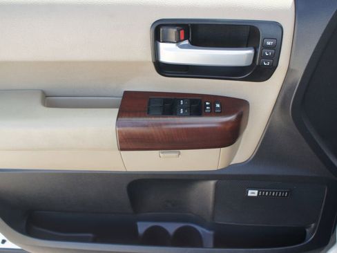 Used 2015 Toyota Sequoia Platinum AWD/4WD image 32