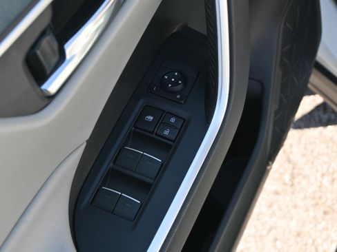 Used 2022 Toyota RAV4 XLE Premium AWD/4WD image 15