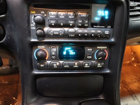 Used 2001 Chevrolet Corvette Coupe w/ Preferred Equipment Group1 RWD image 23