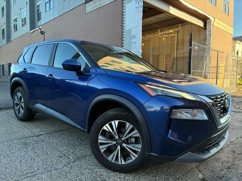 Used 2023 Nissan Rogue SV FWD image 3