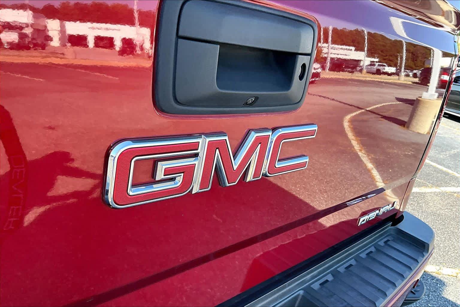 Used 2018 GMC Sierra 2500 Denali w/ Duramax Plus Package AWD/4WD image 31