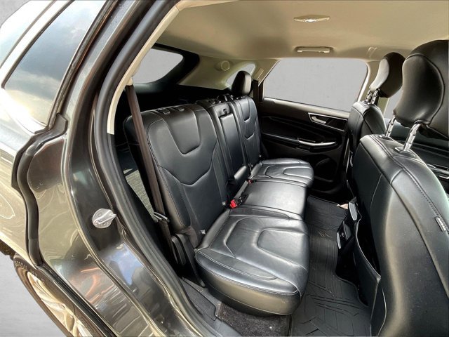Used 2016 Ford Edge Titanium FWD image 25
