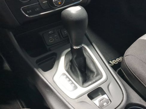 Used 2014 Jeep Cherokee Latitude w/ Comfort/Convenience Group FWD image 36