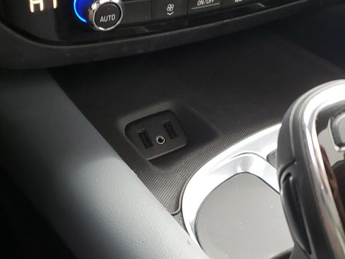 Used 2019 Buick Enclave Essence w/ LPO, Sport Appearance Package image 24