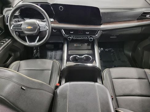 Used 2025 Chevrolet Suburban Premier image 6