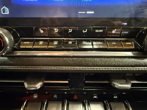 Used 2023 Chevrolet Colorado LT w/ LT Convenience Package III image 20