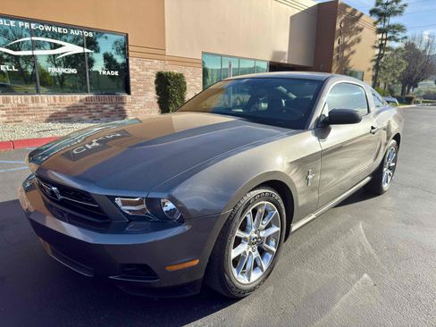 Used 2010 Ford Mustang Premium image 4