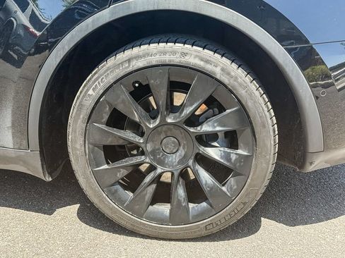 Used 2021 Tesla Model Y Long Range AWD/4WD image 9