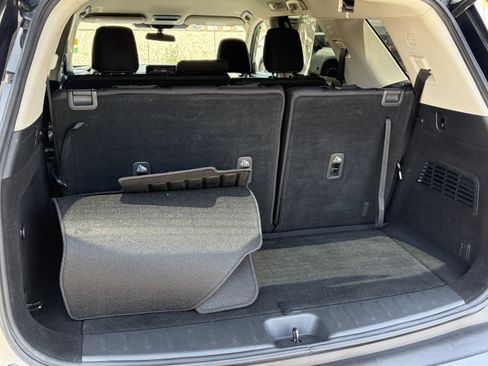 Used 2022 Nissan Pathfinder SV FWD image 16
