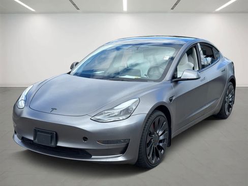 Used 2023 Tesla Model 3 Standard Range image 1