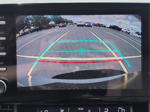 Used 2024 Toyota Sienna XLE FWD image 20