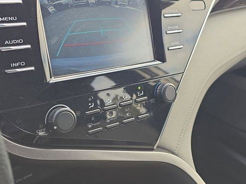 Used 2018 Toyota Camry LE image 29