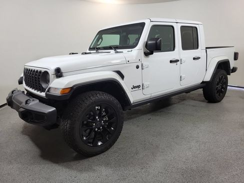 Used 2024 Jeep Gladiator Sport AWD/4WD image 3