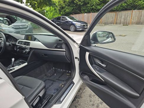 Used 2016 BMW 320i xDrive Sedan AWD/4WD image 11