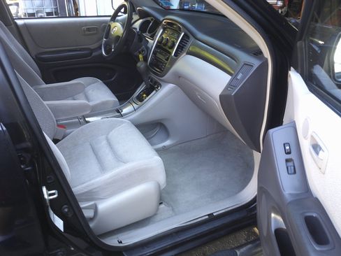 Used 2002 Toyota Highlander 4WD V6 w/ Appearance Pkg image 11