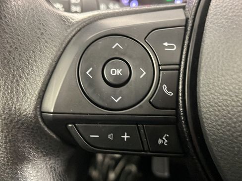 Used 2020 Toyota RAV4 XLE w/ Convenience Package FWD image 26