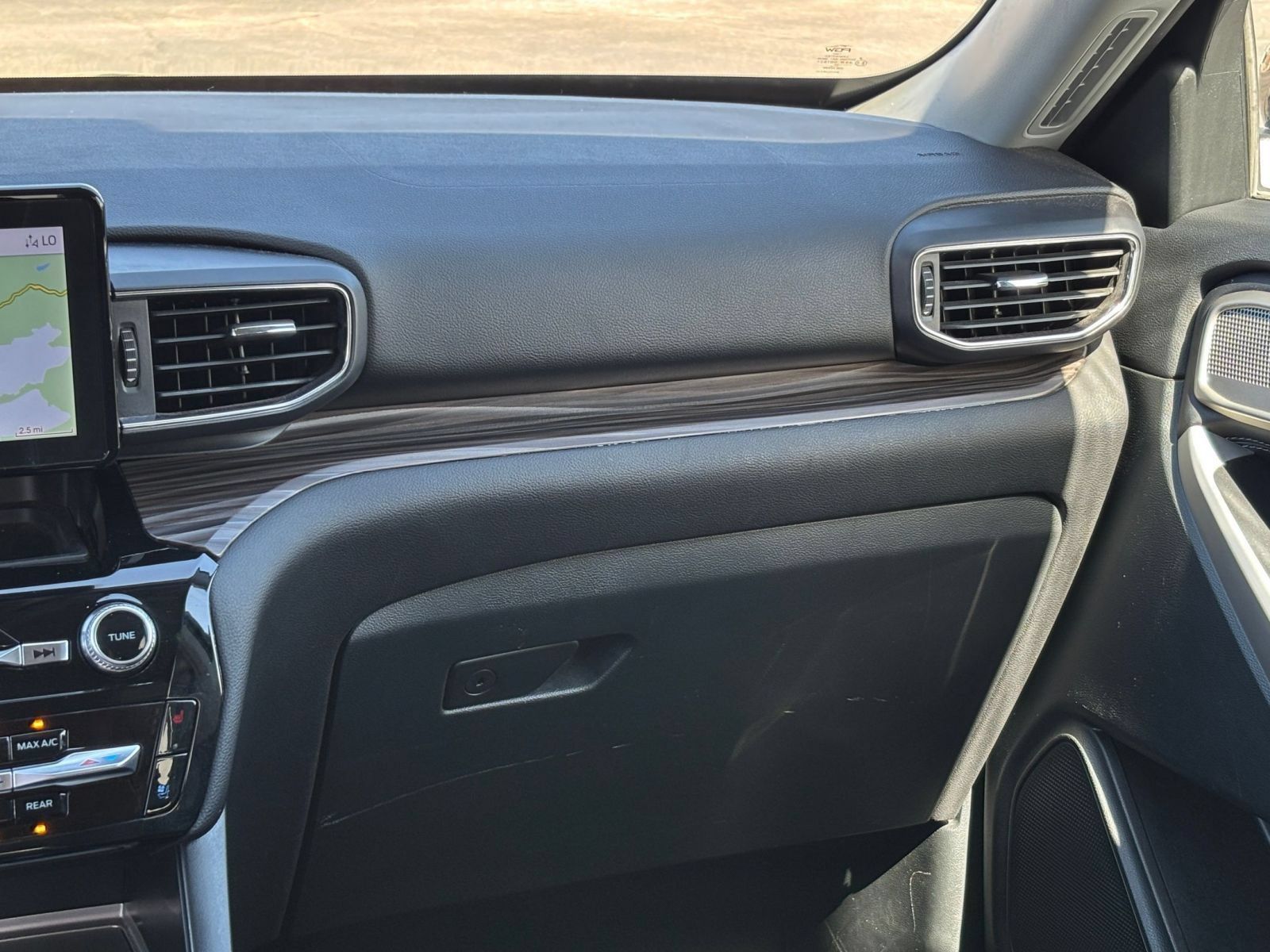 Used 2023 Ford Explorer Limited AWD/4WD image 38