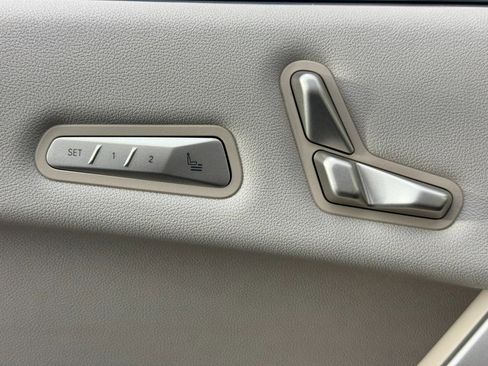 Used 2022 BMW iX xDrive50 w/ Premium Package image 17