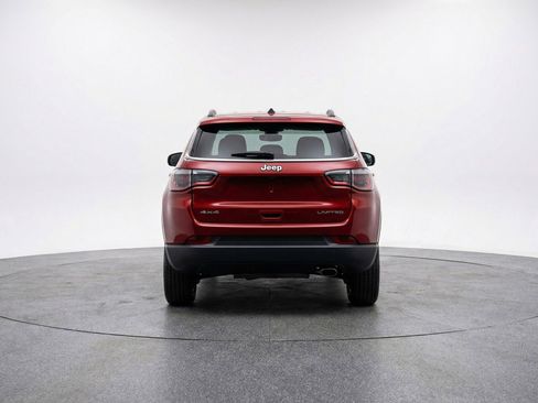 Used 2025 Jeep Compass Latitude image 7