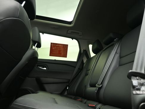 Used 2025 Nissan Rogue SL w/ SL Premium Package image 11