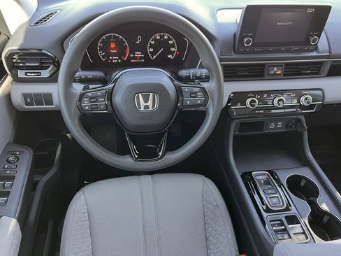 Used 2023 Honda Pilot LX image 12