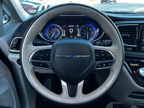 Used 2020 Chrysler Pacifica Limited w/ Tire & Wheel Group image 17