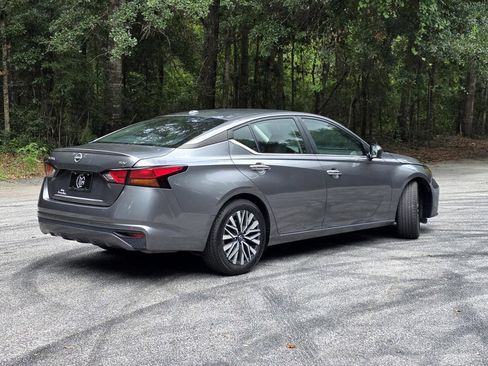 Used 2024 Nissan Altima 2.5 SV FWD image 5