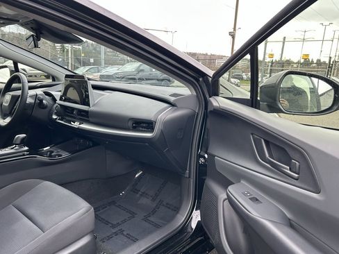 Certified 2025 Toyota Prius LE image 15