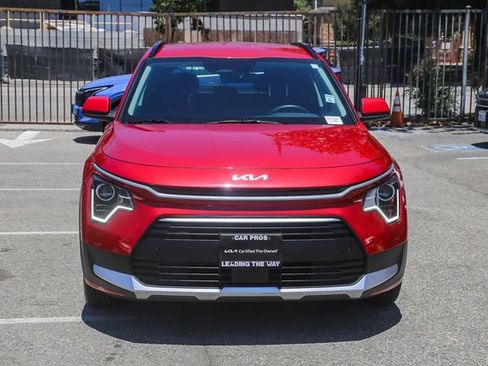 Certified 2025 Kia Niro EX FWD image 3
