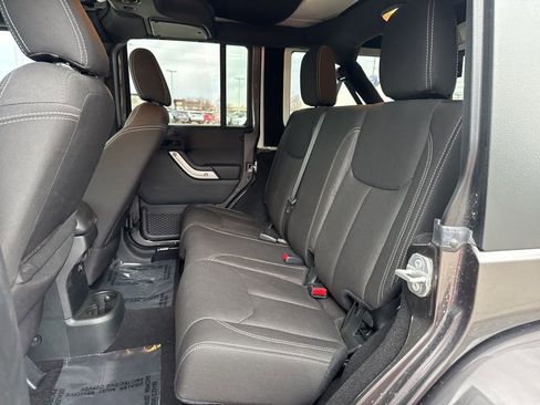 Used 2016 Jeep Wrangler Unlimited Sahara w/ Connectivity Group image 18