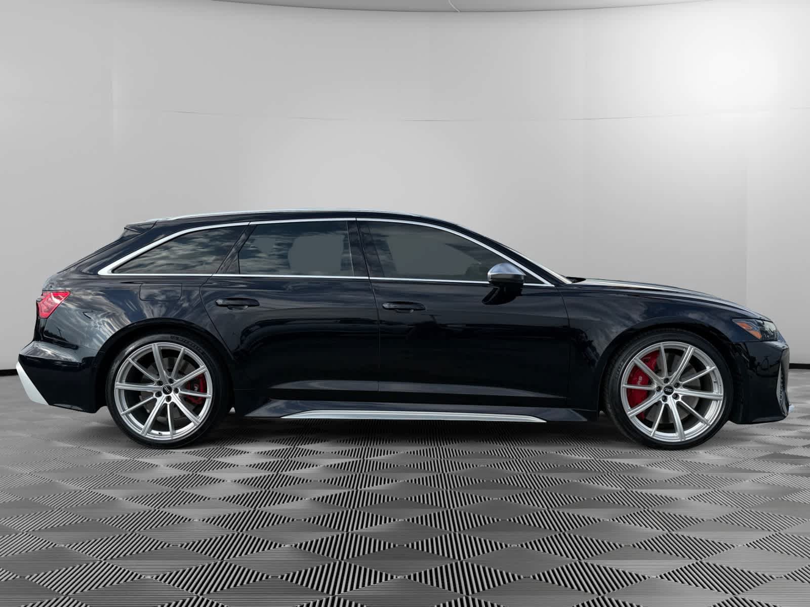Used 2021 Audi RS 6 w/ Executive Package AWD/4WD image 4