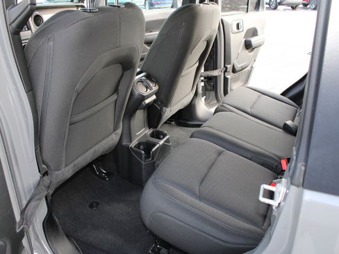 Used 2022 Jeep Wrangler Unlimited Sport image 17