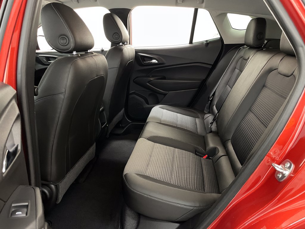 Certified 2024 Chevrolet Trax LT w/ Driver Confidence Package FWD image 9