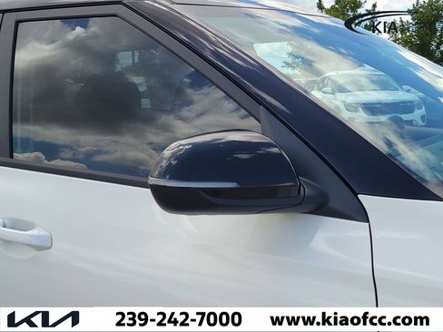New 2026 Kia Seltos S FWD image 8