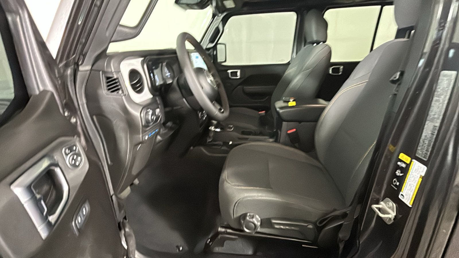 Used 2024 Jeep Wrangler Unlimited w/ Technology Group AWD/4WD image 13