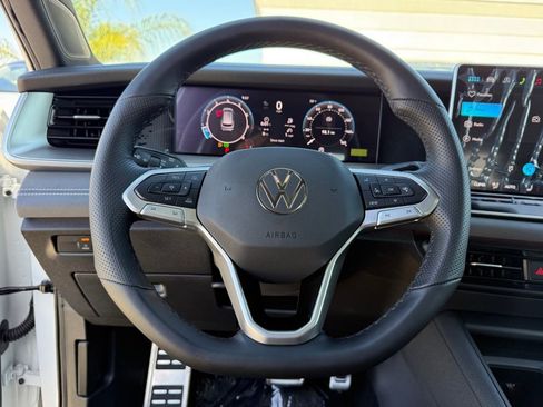 New 2026 Volkswagen Tiguan SE R-Line FWD image 17