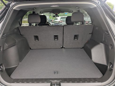 Used 2021 Chevrolet Equinox LT FWD image 23