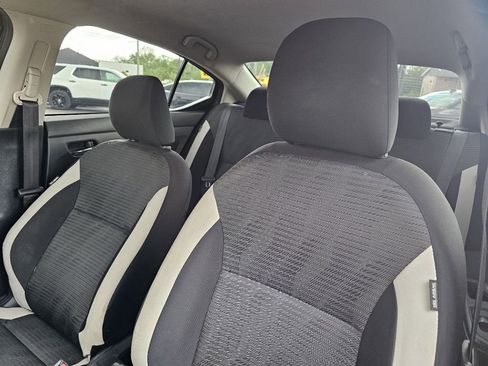 Used 2021 Nissan Versa SV FWD image 18