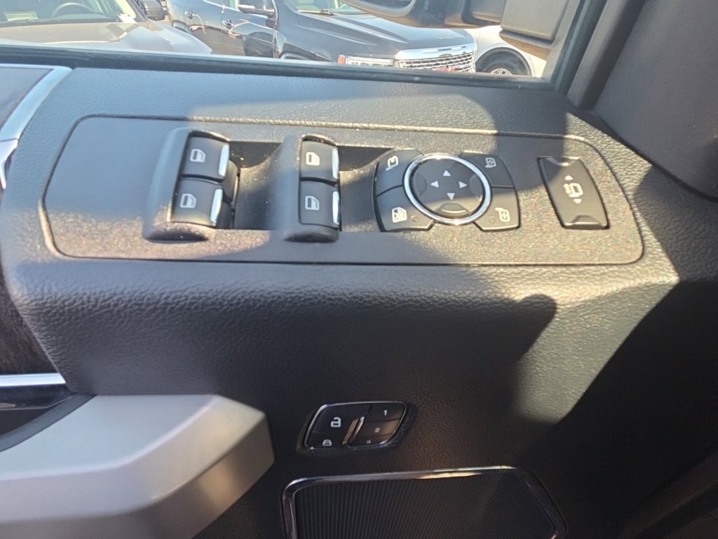 Used 2018 Ford F250 Lariat w/ Lariat Value Package AWD/4WD image 10