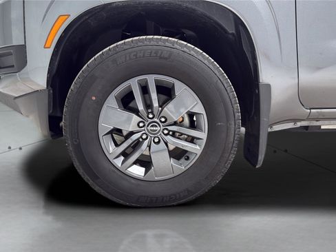 Used 2025 Nissan Frontier SV w/ Tow Package AWD/4WD image 29