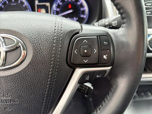 Used 2019 Toyota Highlander XLE image 16