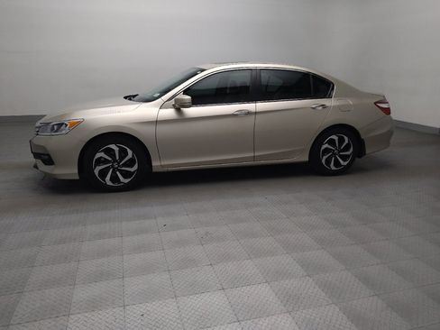 Used 2017 Honda Accord EX image 2