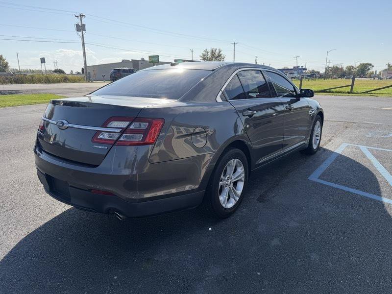 Used 2017 Ford Taurus SE FWD image 9